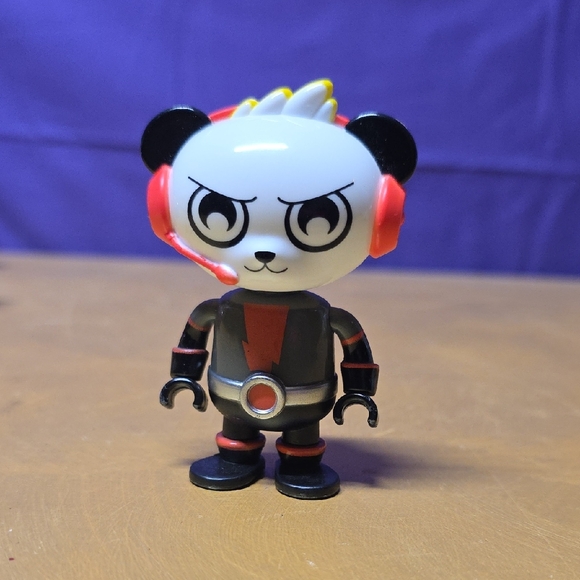 Black and White Panda Action Figure Playset - Picture 1 of 4